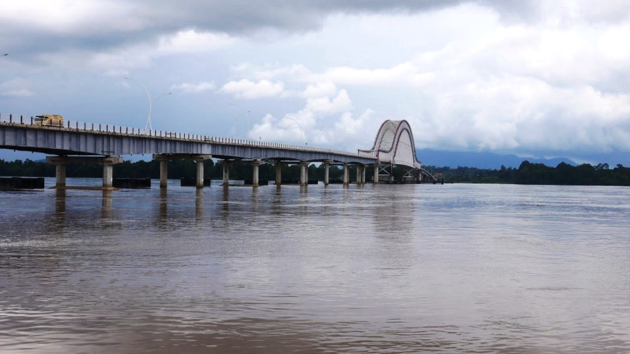 Jembatan Tayan dan Kabupaten Sanggau yang Mempesona